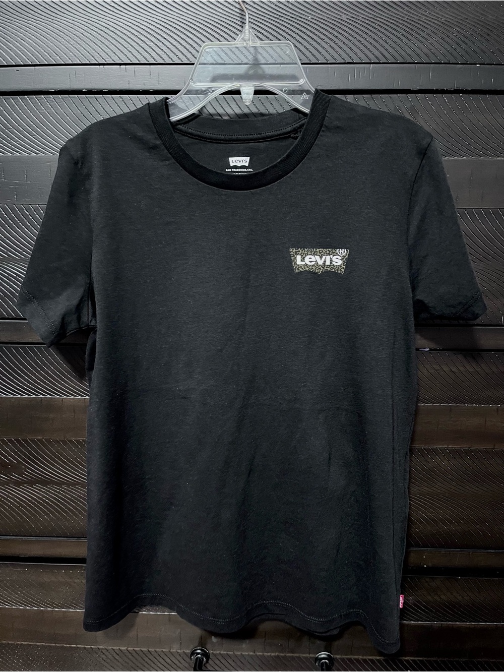 BRAND NEW never worn Levi's Black Baby Tee with cheetah Logo